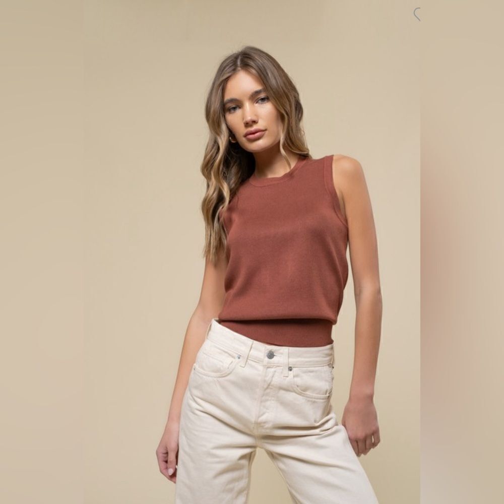 024. CLASSIC SLEEVELESS CREW NECK SWEATER TOP- CINNAMON